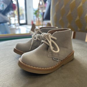 Bota chavo con cordones