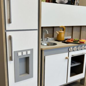 Heladera madera estilo Montessori